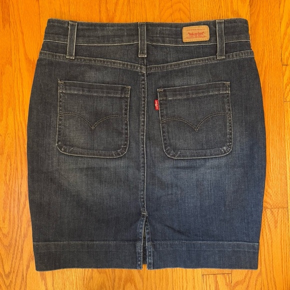 Levi’s Denim Dark Wash Skirt Women’s Size 4 - Picture 4 of 11